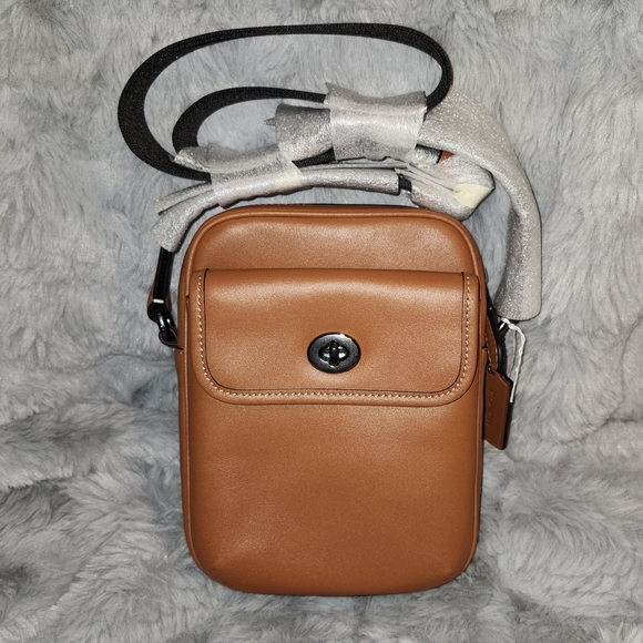 Unisex Coach Turnlock Crossbody Bag- BRAND NEW